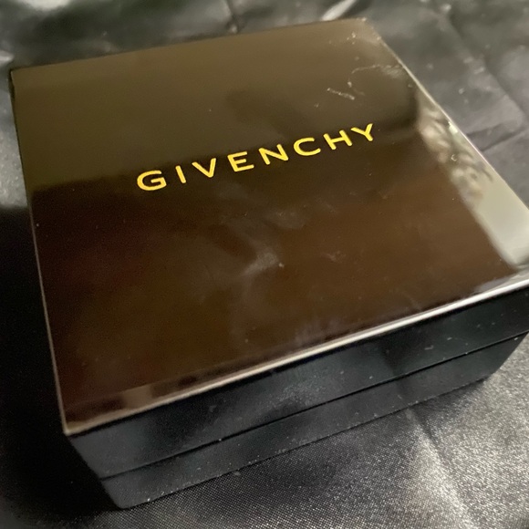 ✨Givenchy - 2-Pc. Set Crystal Cuff Bangle Bracelet & Matching Stud Earrings✨NWT✨ - Picture 3 of 16